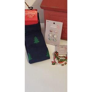 Christmas nwt bundle socks bracelet earrings stocking stuffer gift nwt  Lot 7
